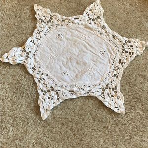 📦 2 FOR $6
  
 VINTAGE DOILY